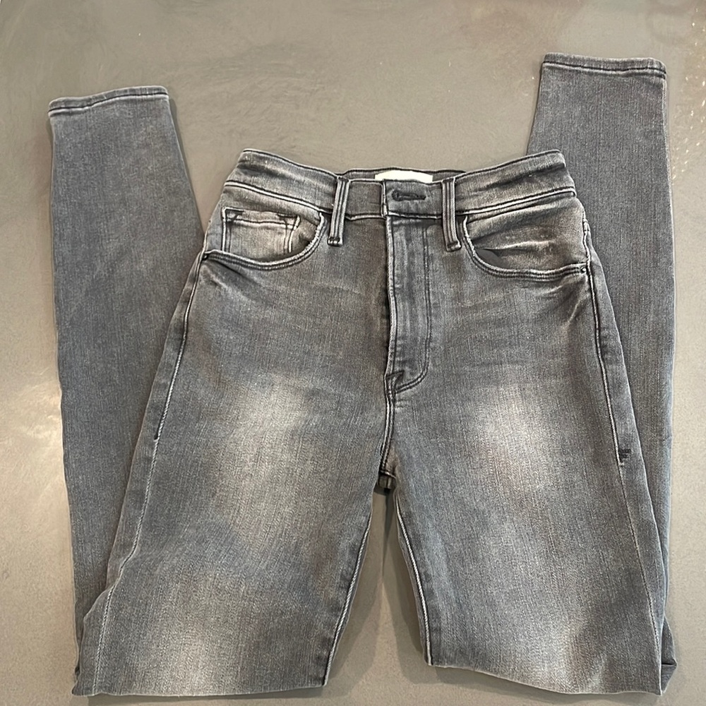 FRAME Light Gray wash. Size 24. Straight Leg.